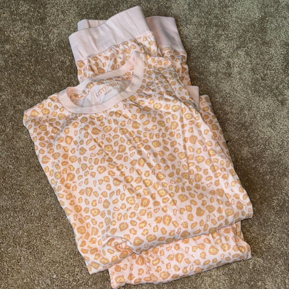 Kittenish pajama set